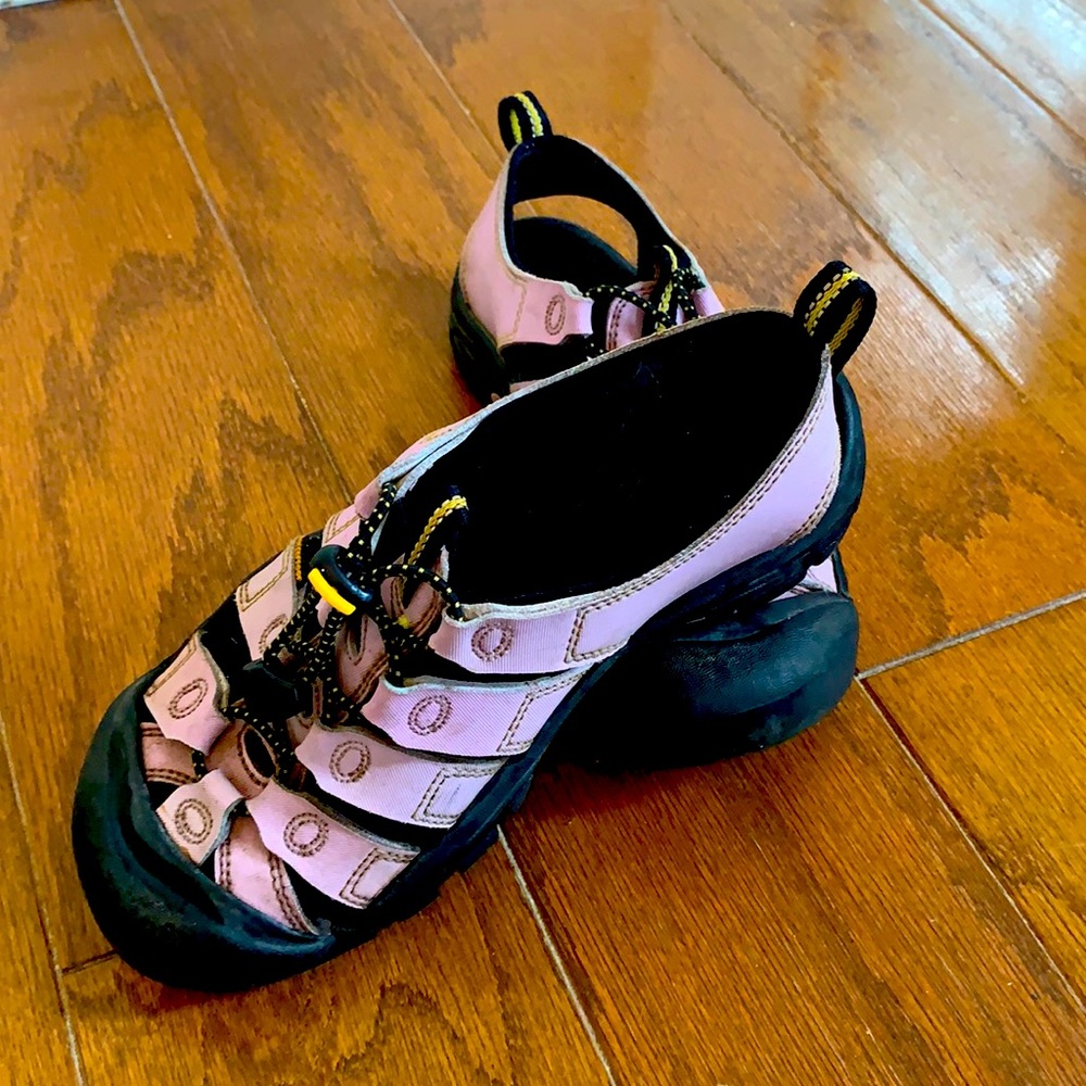 Keen Sandals, womens 7, Big Kids 5